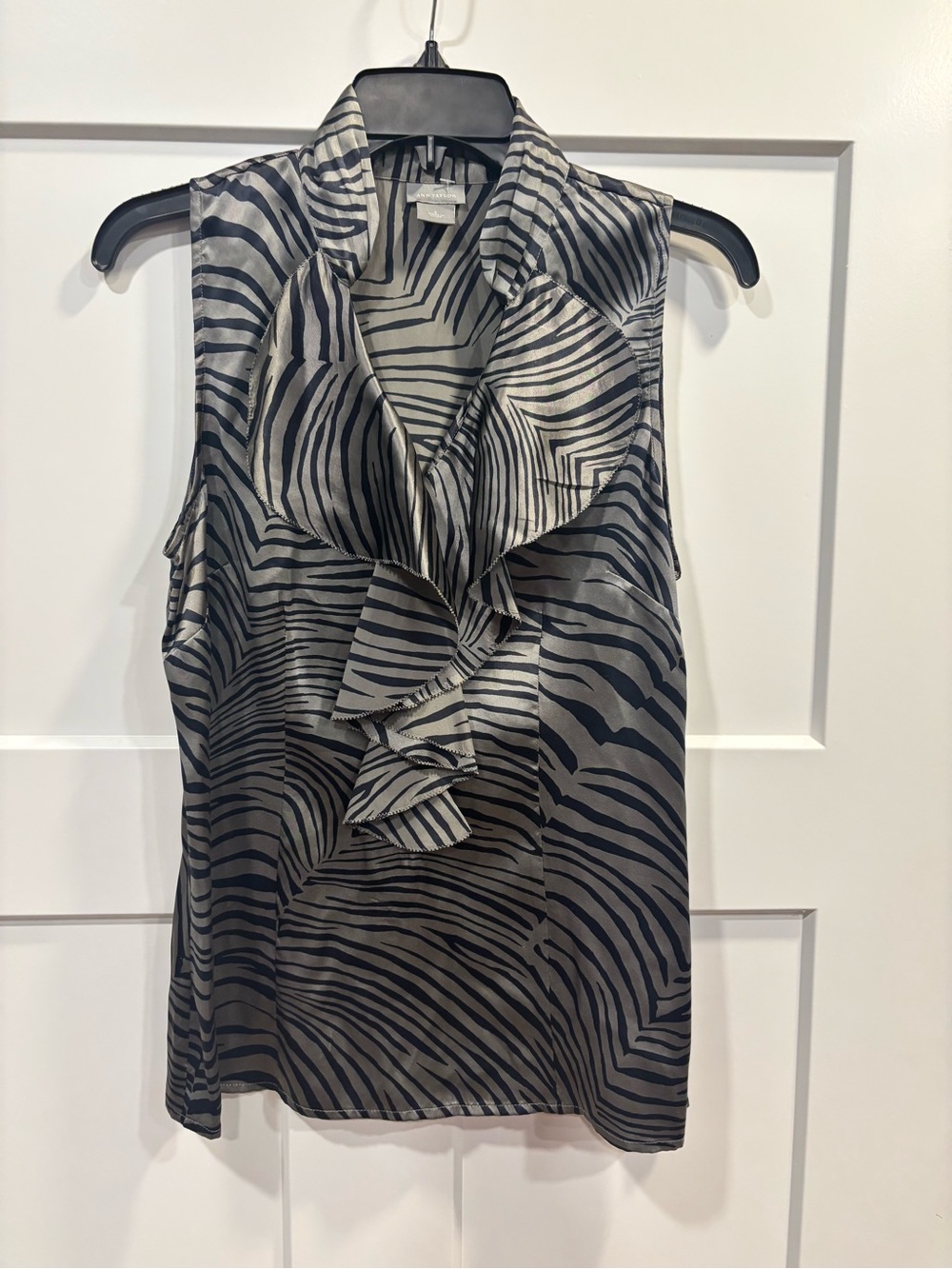 Ann Taylor Women's 100% Silk, Grey Zebra Print Sleeveless Ruffle Blouse Size 6